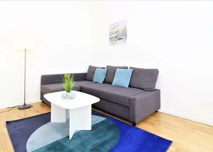 Marine: Newly Renovated 2Nd District Apartment